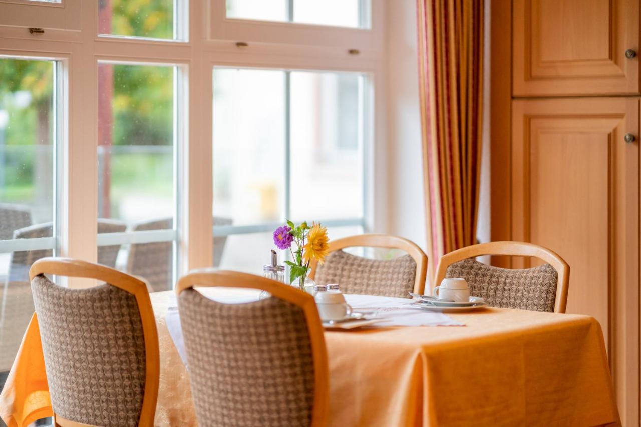 Gasthaus-Pension Zum Kreuz Stuhlingen Luaran gambar
