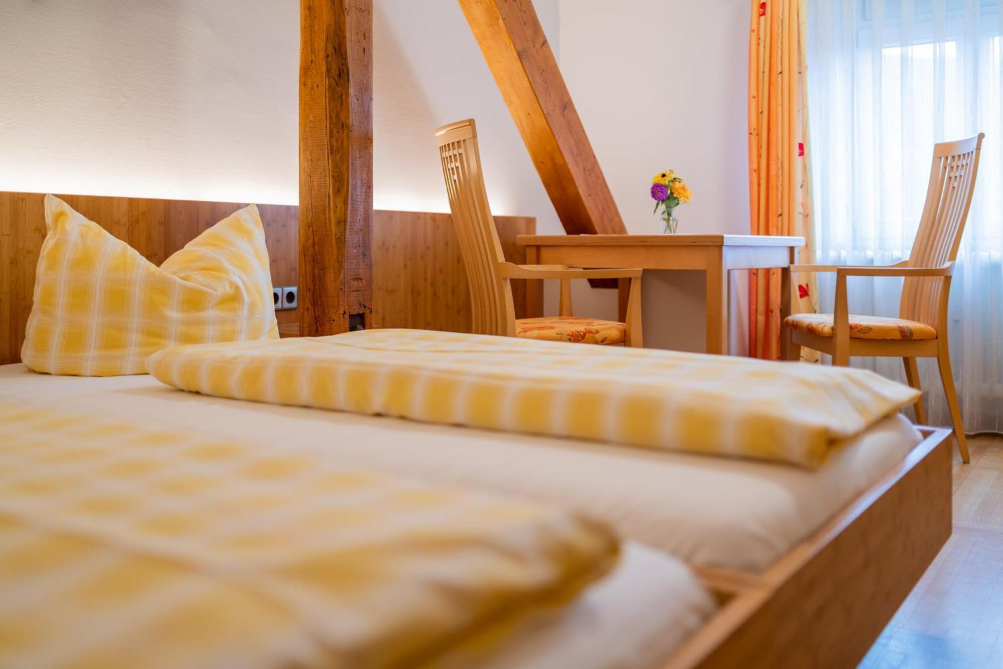 Gasthaus-Pension Zum Kreuz Stuhlingen Luaran gambar