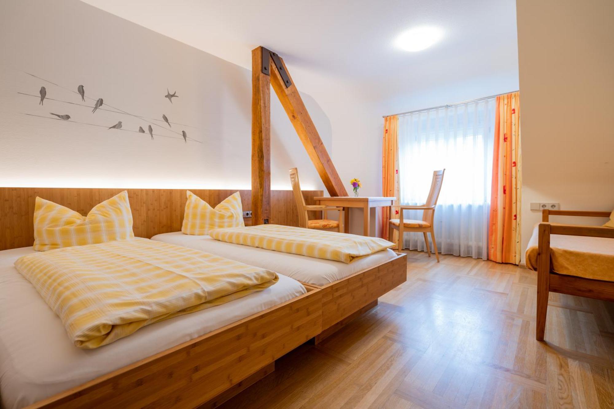 Gasthaus-Pension Zum Kreuz Stuhlingen Luaran gambar