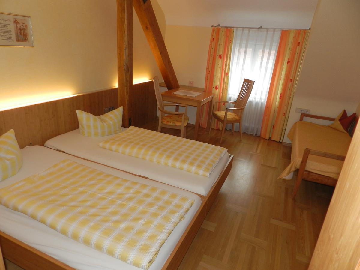 Gasthaus-Pension Zum Kreuz Stuhlingen Luaran gambar