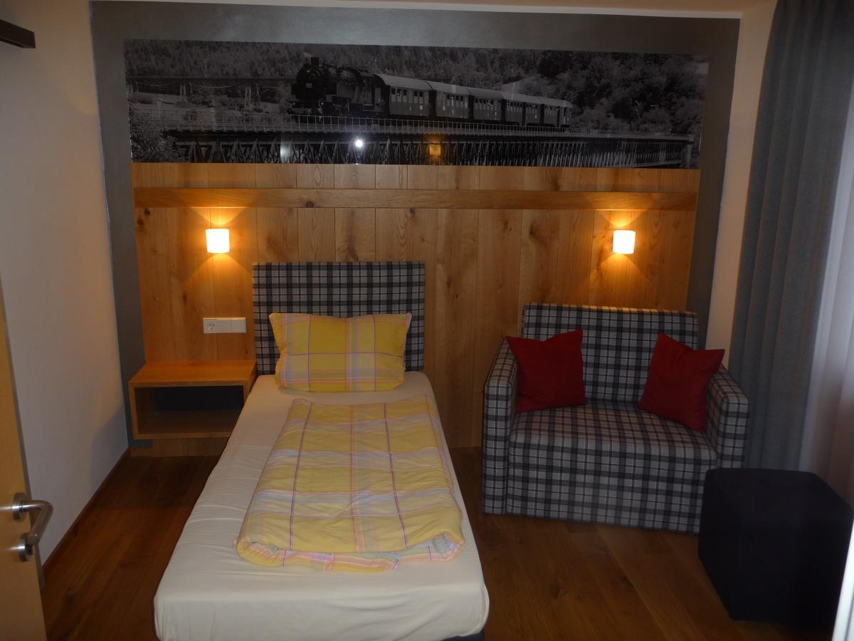 Gasthaus-Pension Zum Kreuz Stuhlingen Luaran gambar